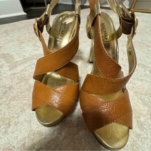 Michael Kors- Mclane sandal Madras- size 6